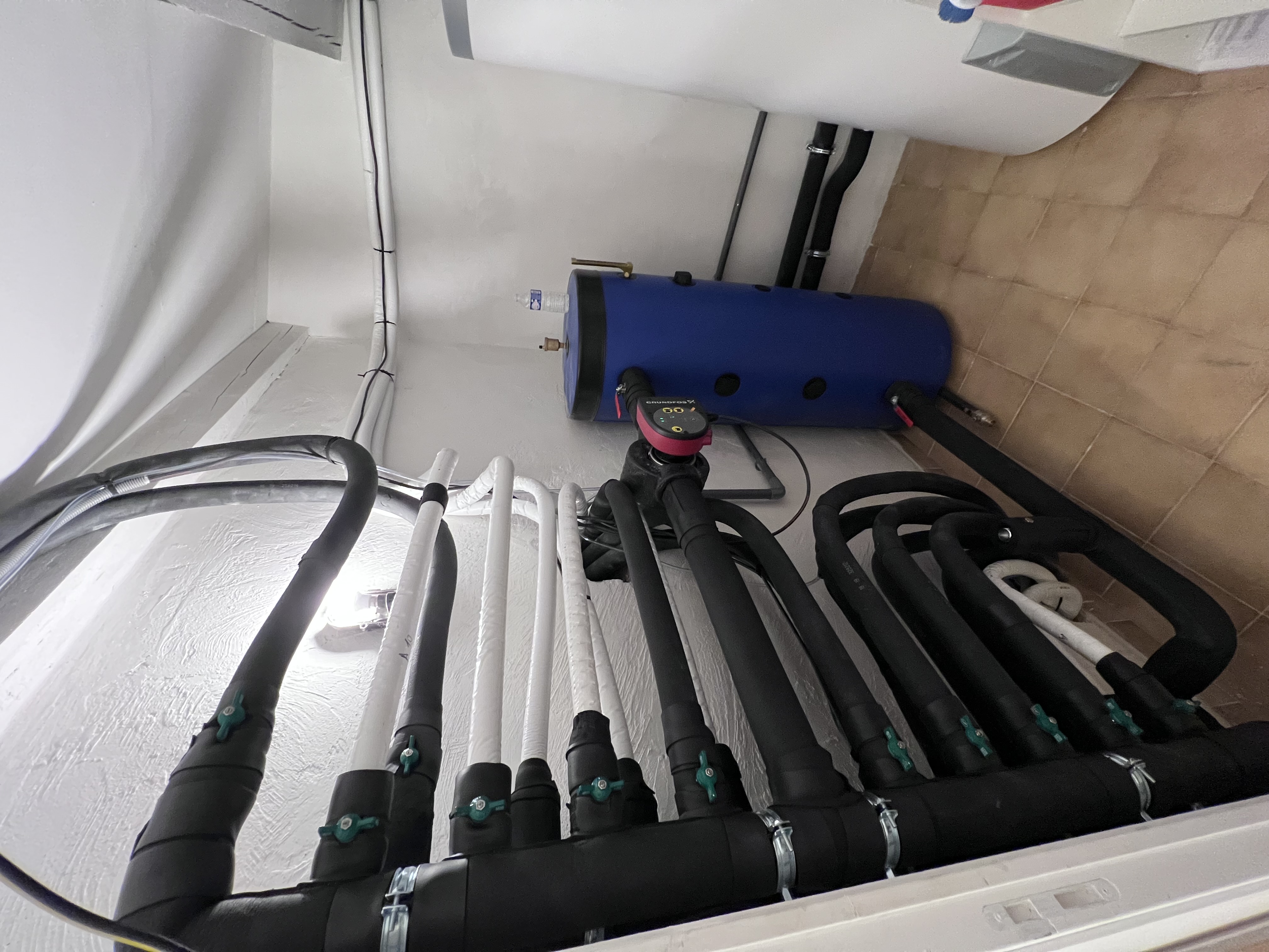 Pompe à chaleur air/eau avec ballon d'eau chaude sanitaire
