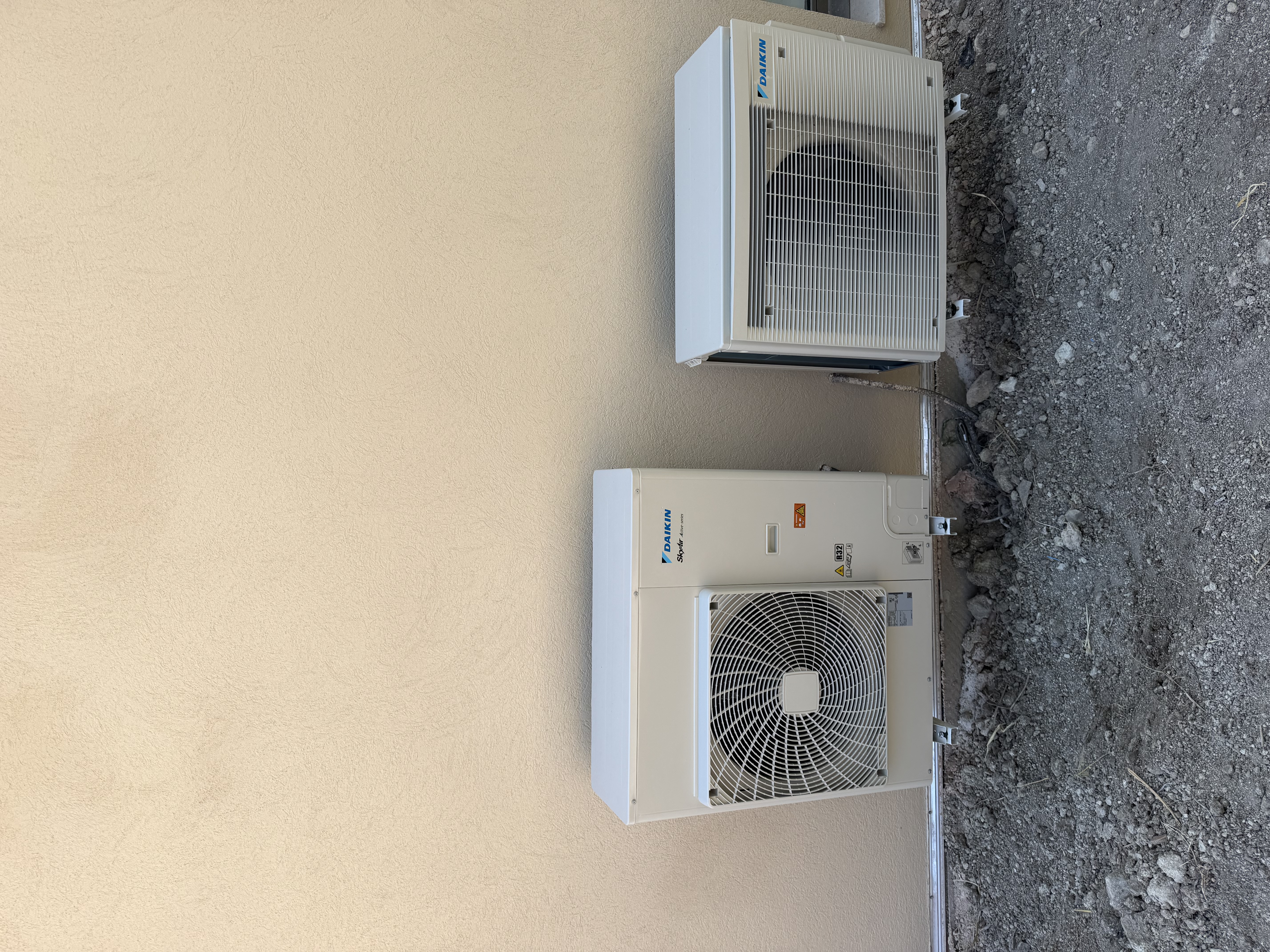 Installation quadri-split réalisée par AZUR CLIMATISATION ET ÉNERGIE
